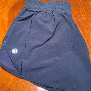 Lululemon - Hotty Hot Low Rise Lined Short 2.5